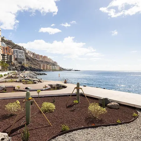 Home2book Breathtaking Ocean Views Apt, דירה *