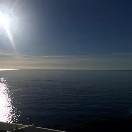 Home2book Breathtaking Ocean Views Apt,